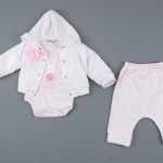 Βρεφικό σετ 100% βαμβακερό 3 τεμάχια μακρυμάνικο ροζ κορμάκι με τρουξ κεντημένο λαγουδάκι πουά με ουρά φουξ τούλι με ροζ πουά  ζακέτα με κουκούλα με τρουξ με φουξ τούλι λουλούδι μπουτονιέρα με ροζ παντελόνι